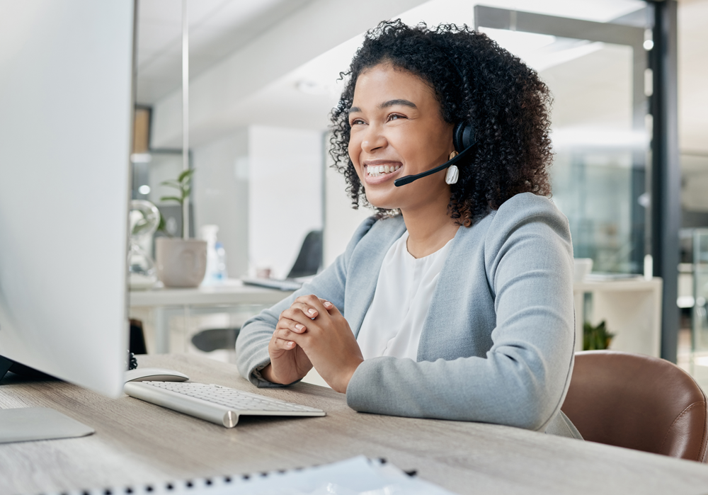 Operador del call center contáctenos