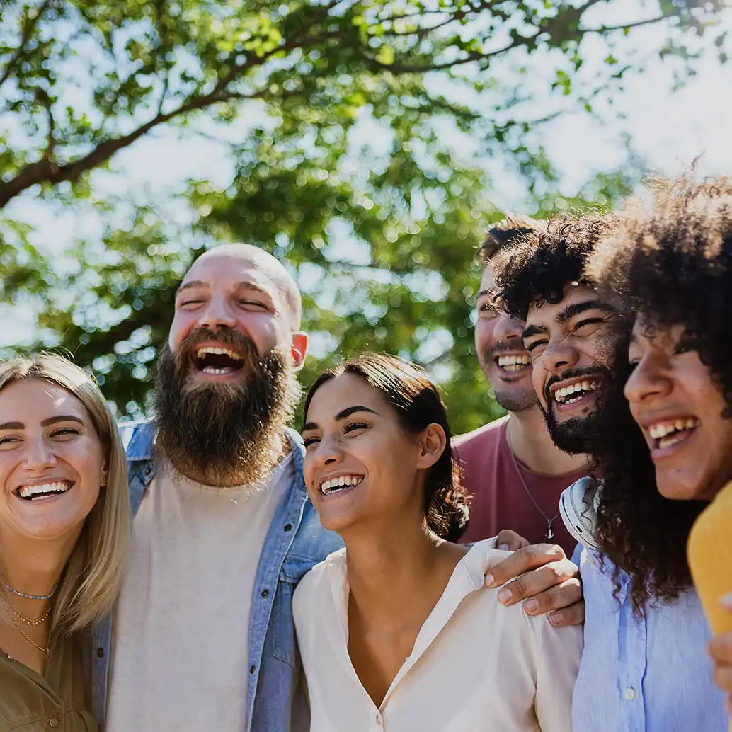 Grupo de personas sonrientes